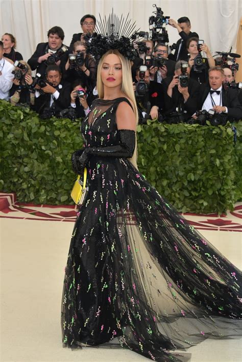 rita ora prada milano 2018 22 febbraio fuori milano|La sfilata di Prada sulla notte di Milano .